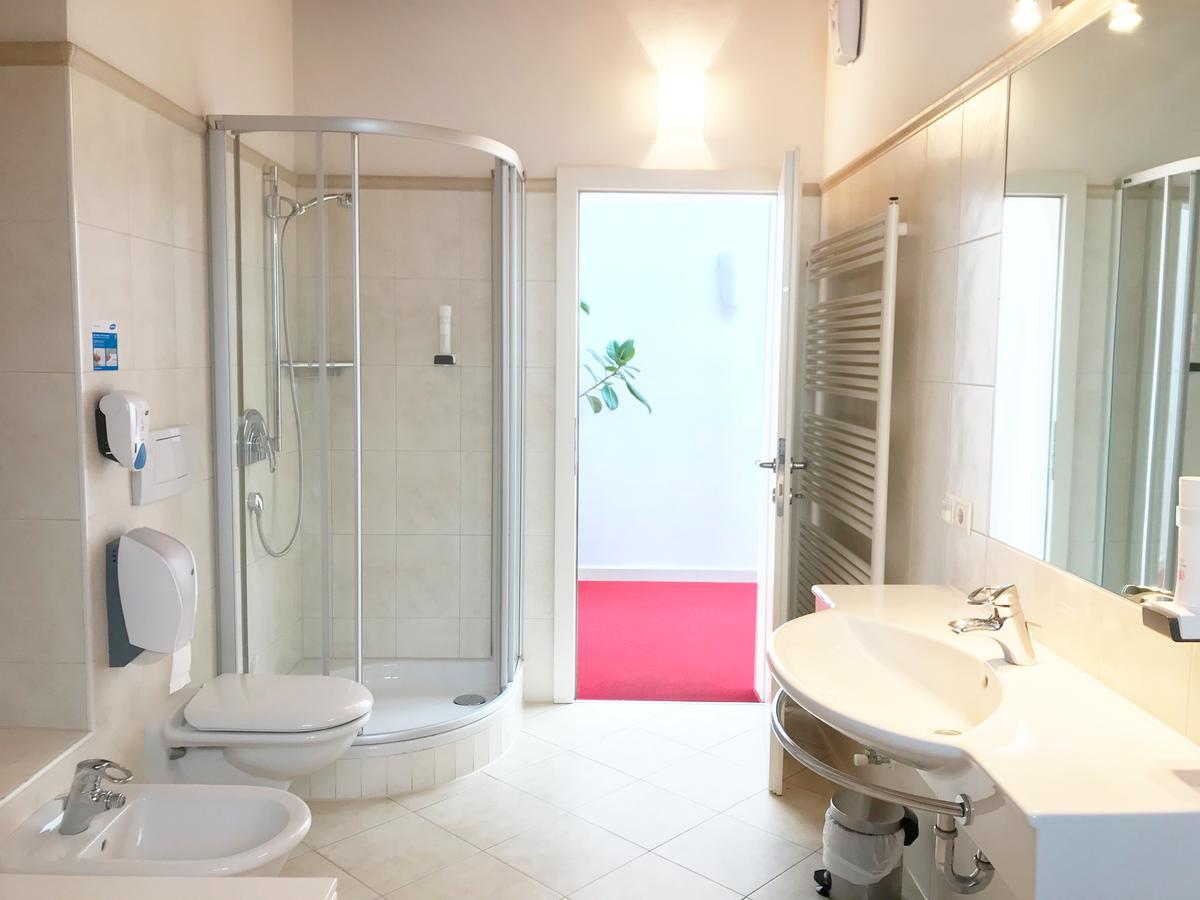 Manzoni Rooms Merano Bagian luar foto
